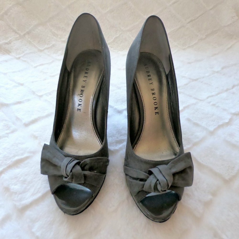 2/$20 Peep Toe Stilleto 7 Platform Suede Bow